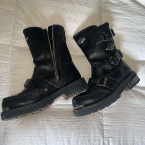 Harley Davidson buckle and side zip boots. Mens 7/ womens 9.